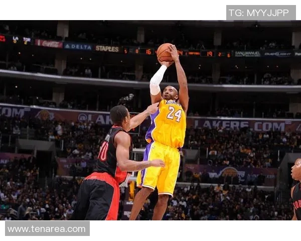 中国足球史上绝杀球星的辉煌瞬间与传奇之路分析