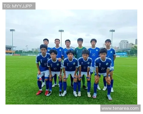 从泪痕到辉煌足球巨星背后的坚持与荣耀瞬间